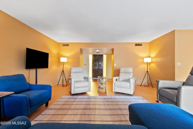 10136 N Valle Del Oro Drive, Tucson, AZ 85737