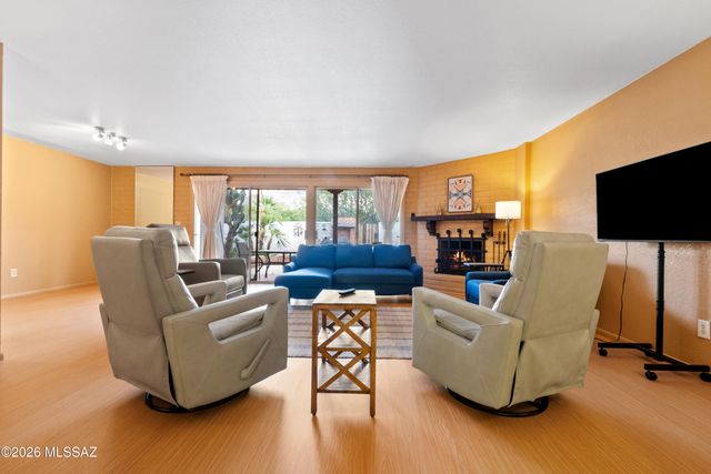 10136 N Valle Del Oro Drive, Tucson, AZ 85737