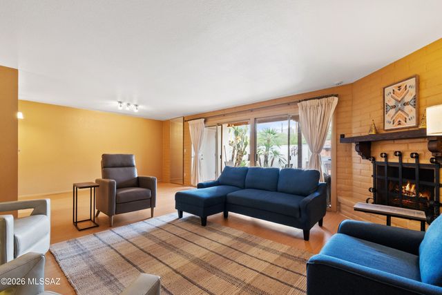 10136 N Valle Del Oro Drive, Tucson, AZ 85737