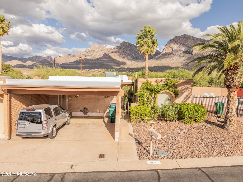 10136 N Valle Del Oro Drive, Tucson, AZ 85737