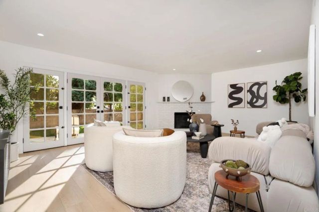 18438 Los Alimos St, Northridge, CA 91326