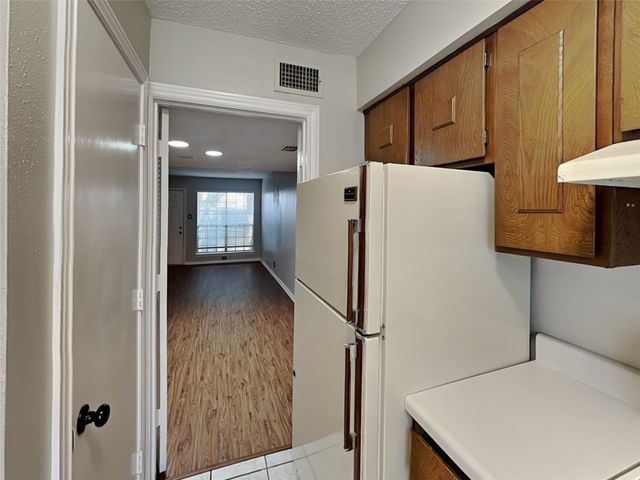 931 Roaring Springs Road, Fort Worth, TX 76114