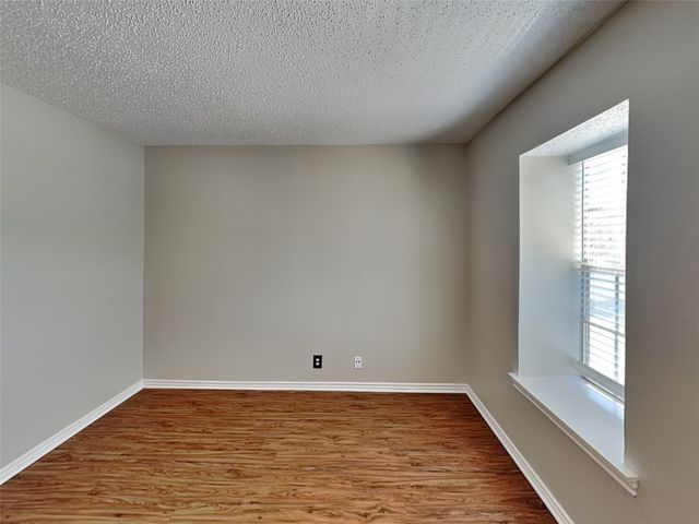 931 Roaring Springs Road, Fort Worth, TX 76114