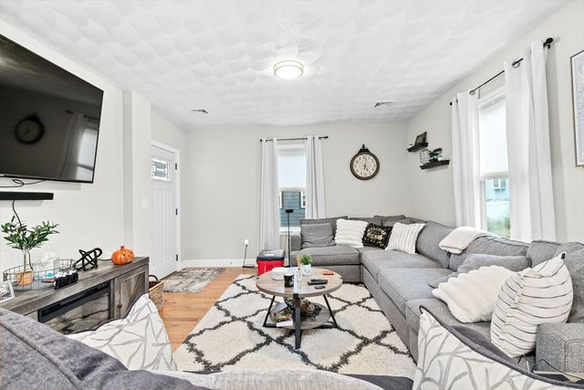 57 Buffum St 1, Salem, MA 01970