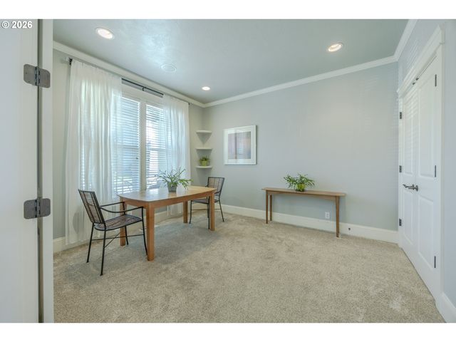 2299 AVENGALE Dr, Eugene, OR 97408