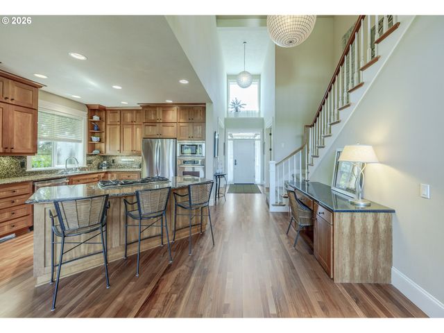 2299 AVENGALE Dr, Eugene, OR 97408