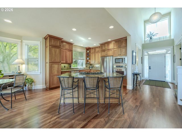 2299 AVENGALE Dr, Eugene, OR 97408