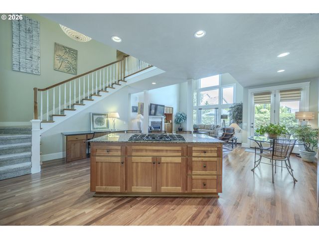 2299 AVENGALE Dr, Eugene, OR 97408