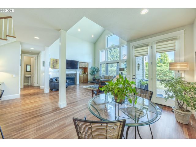2299 AVENGALE Dr, Eugene, OR 97408