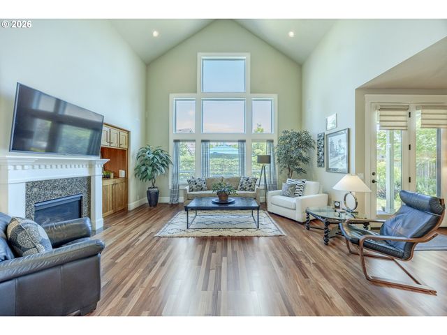 2299 AVENGALE Dr, Eugene, OR 97408
