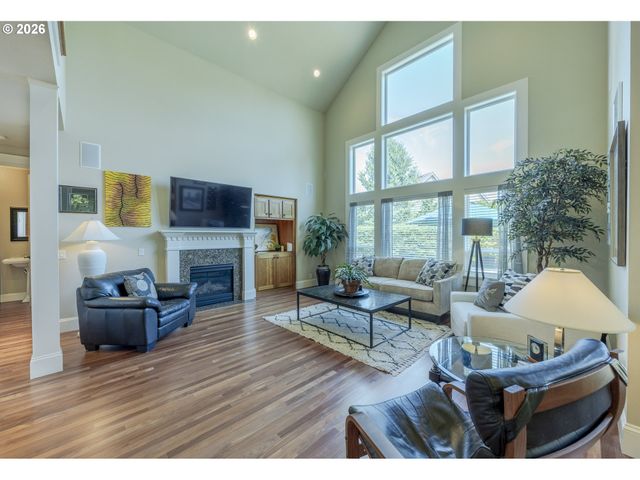 2299 AVENGALE Dr, Eugene, OR 97408
