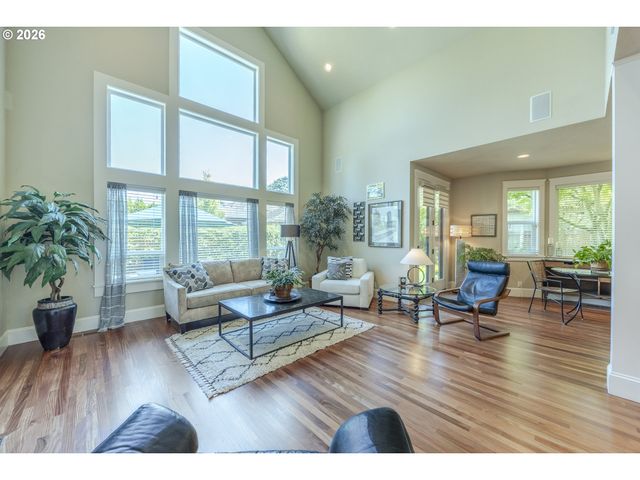 2299 AVENGALE Dr, Eugene, OR 97408