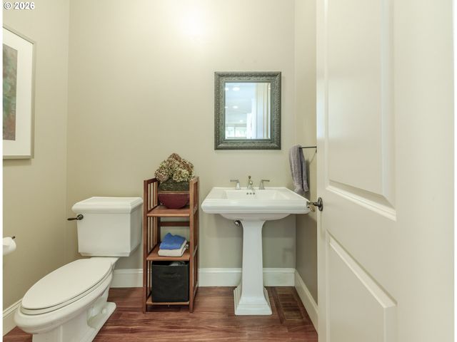 2299 AVENGALE Dr, Eugene, OR 97408