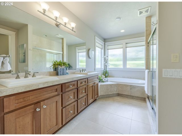 2299 AVENGALE Dr, Eugene, OR 97408