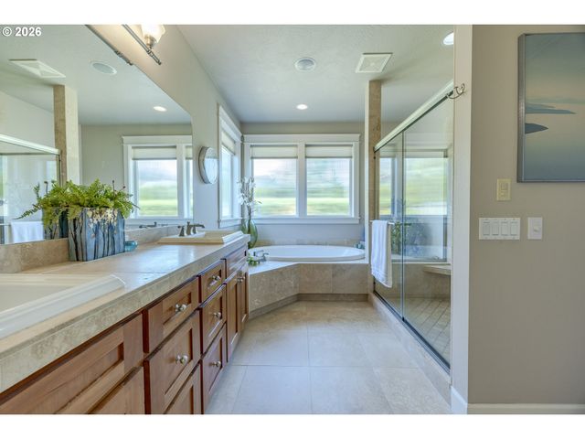 2299 AVENGALE Dr, Eugene, OR 97408