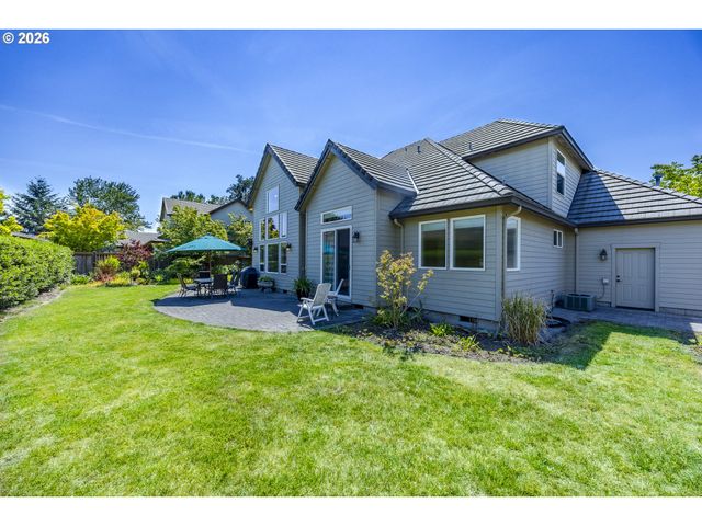 2299 AVENGALE Dr, Eugene, OR 97408