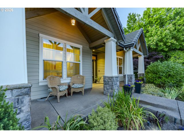 2299 AVENGALE Dr, Eugene, OR 97408