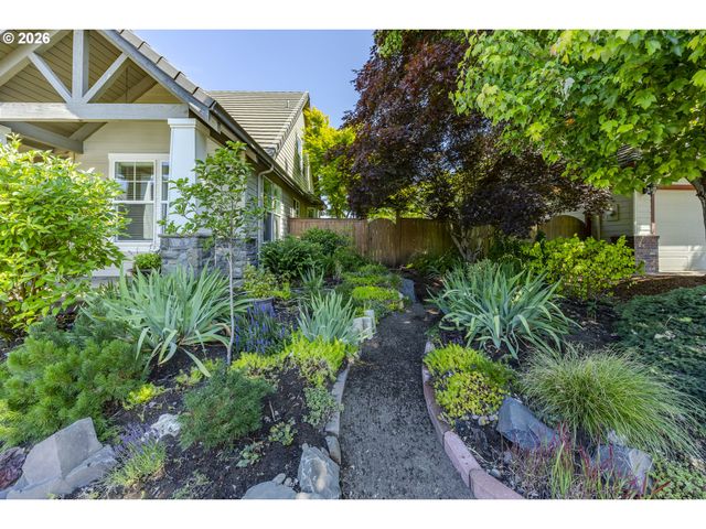 2299 AVENGALE Dr, Eugene, OR 97408