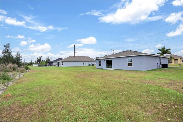 2210 SW 4th ST, Cape Coral, FL 33991