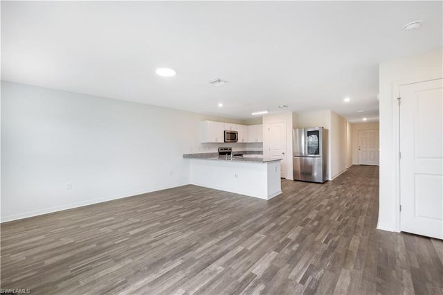 2210 SW 4th ST, Cape Coral, FL 33991