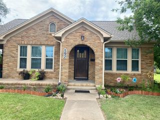 592 E Hempstead, Giddings, TX 78942