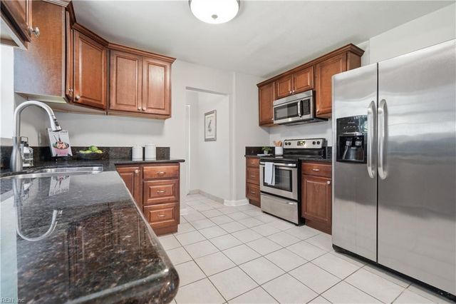 8 Montgomery ST, Portsmouth, VA 23707