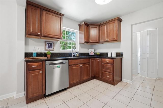 8 Montgomery ST, Portsmouth, VA 23707