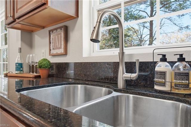 8 Montgomery ST, Portsmouth, VA 23707