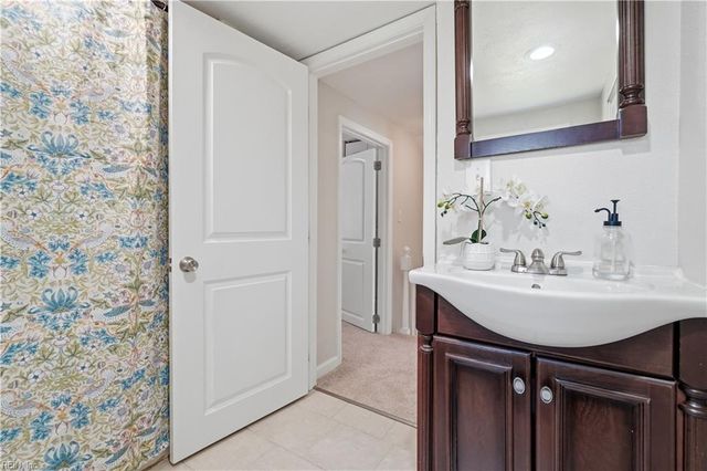 8 Montgomery ST, Portsmouth, VA 23707