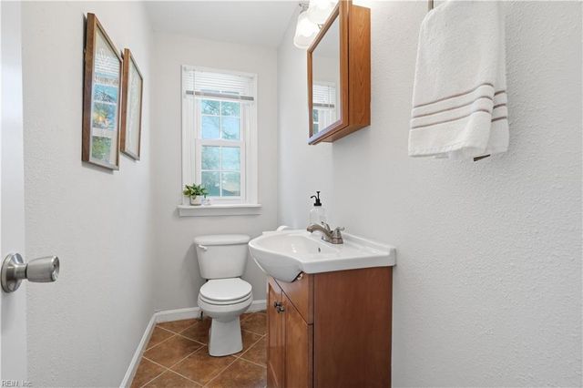 8 Montgomery ST, Portsmouth, VA 23707