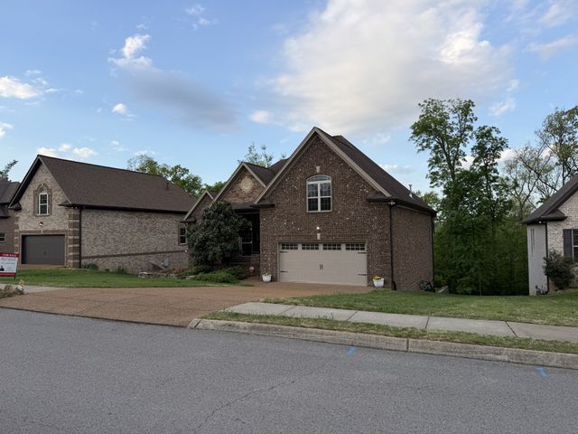 1102 Secretariat Dr, Mount Juliet, TN 37122