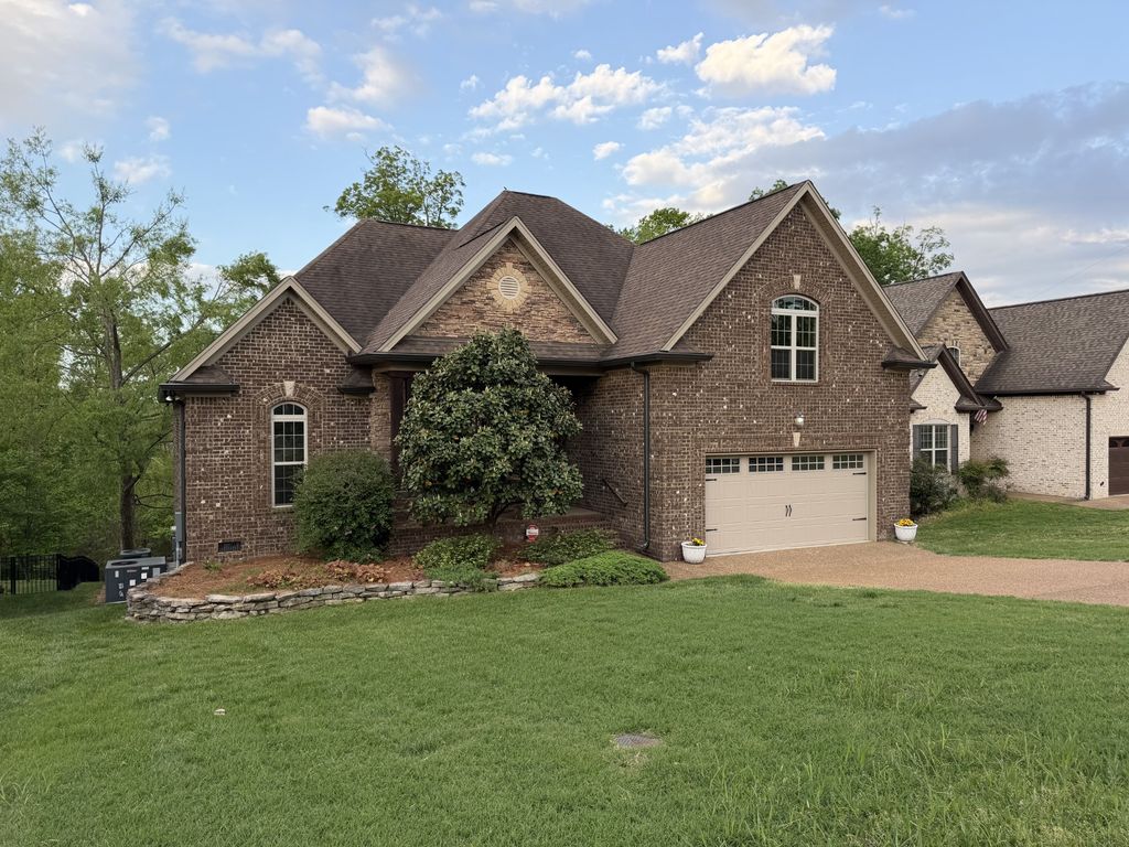 1102 Secretariat Dr, Mount Juliet, TN 37122