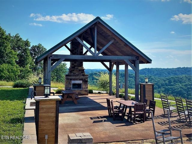 15 Swan Ridge Rd, Hilham, TN 38568