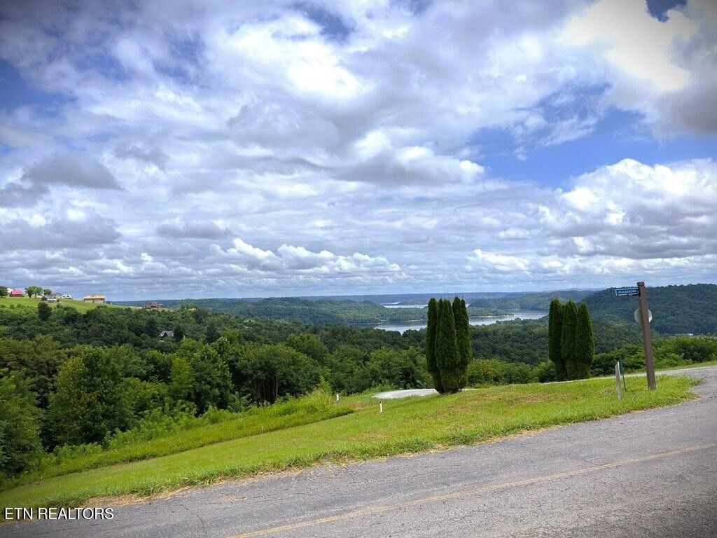 15 Swan Ridge Rd, Hilham, TN 38568