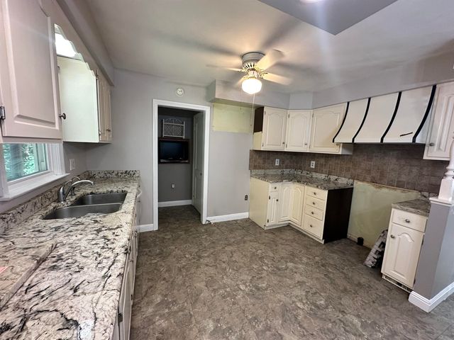 413 Linden Circle, Huntington, WV 25705