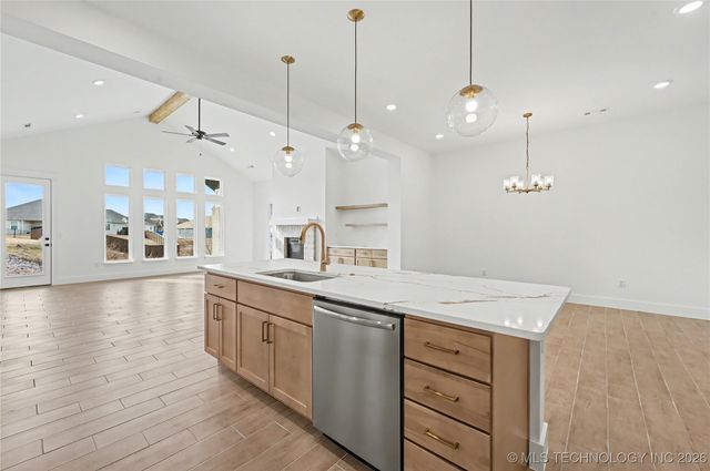 2104 E 128th Place S, Jenks, OK 74037