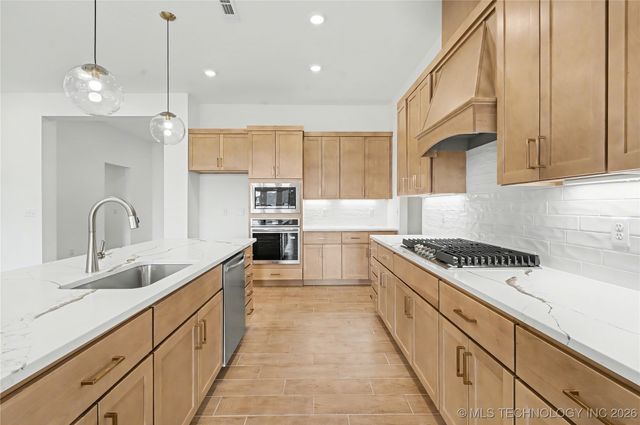 2104 E 128th Place S, Jenks, OK 74037