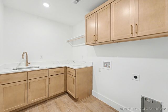 2104 E 128th Place S, Jenks, OK 74037