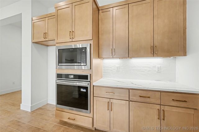 2104 E 128th Place S, Jenks, OK 74037