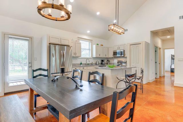 500 Deer Creek DR, San Marcos, TX 78666