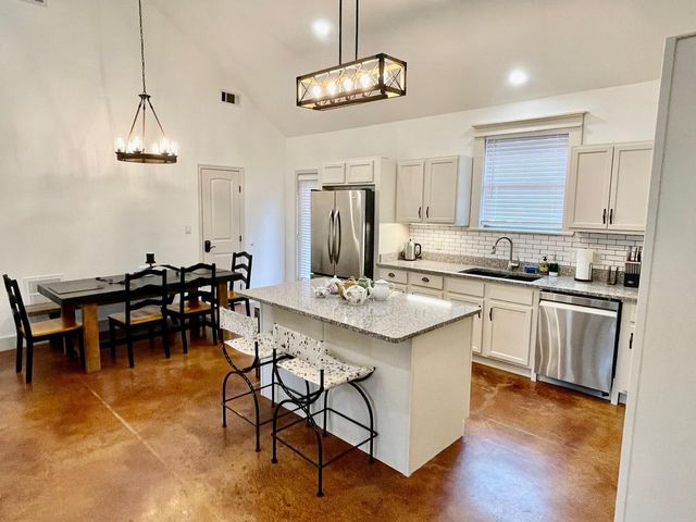 500 Deer Creek DR, San Marcos, TX 78666