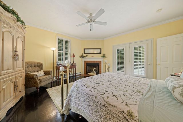 12 Carolyn Ct, Swansea, MA 02777