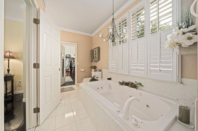 12 Carolyn Ct, Swansea, MA 02777