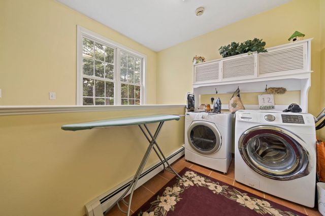 12 Carolyn Ct, Swansea, MA 02777