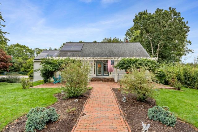 12 Carolyn Ct, Swansea, MA 02777