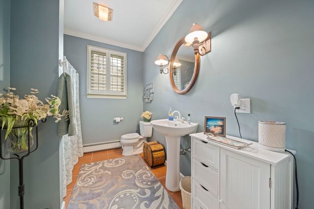 12 Carolyn Ct, Swansea, MA 02777