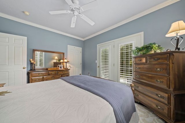 12 Carolyn Ct, Swansea, MA 02777