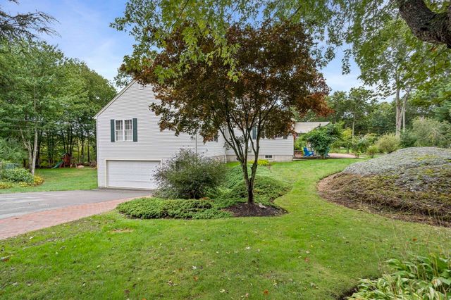 12 Carolyn Ct, Swansea, MA 02777