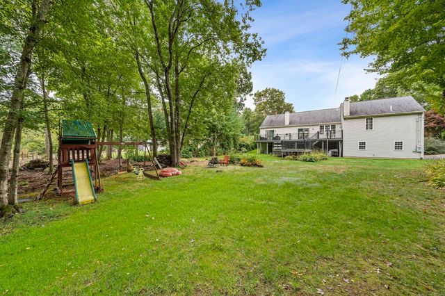12 Carolyn Ct, Swansea, MA 02777