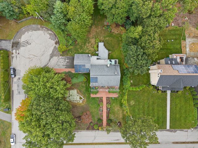 12 Carolyn Ct, Swansea, MA 02777